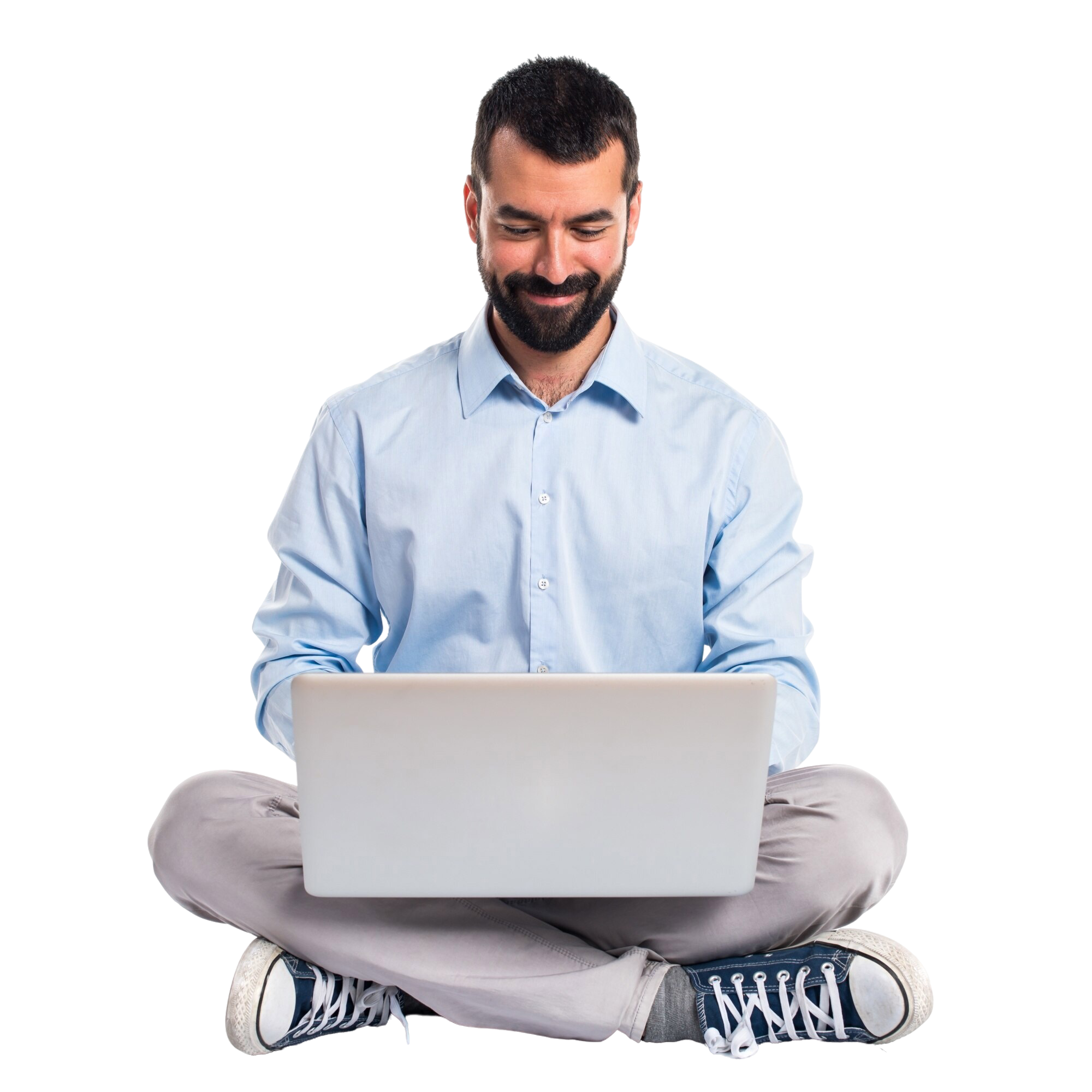 Cliente consultando os planos da CX Rastreamento pelo notebook